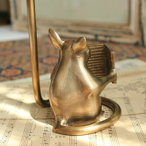 ネズミの装飾付き金属製ボウル