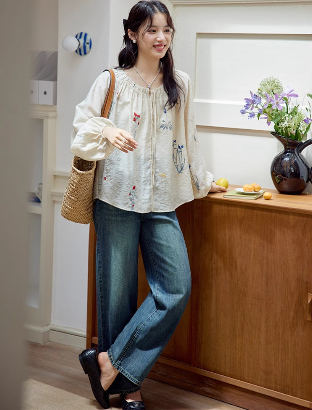 大人可愛いブラウス　刺繍入り長袖ブラウス 5,846円