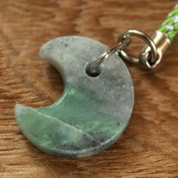 糸魚川翡翠勾玉 M09572 21.8mm*20mm*5mm 糸魚川産 ひすい 勾玉 お守り