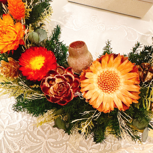 1.秋色ハーフリース 秋色 ハーフリース 中央から上 木の実のリース 茶系 暖色 プリザーブド