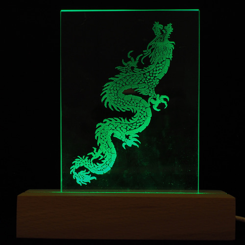 龍と繋がる、昇龍のグラスリッツェンLEDライトで美しく輝きます✨ 彫刻