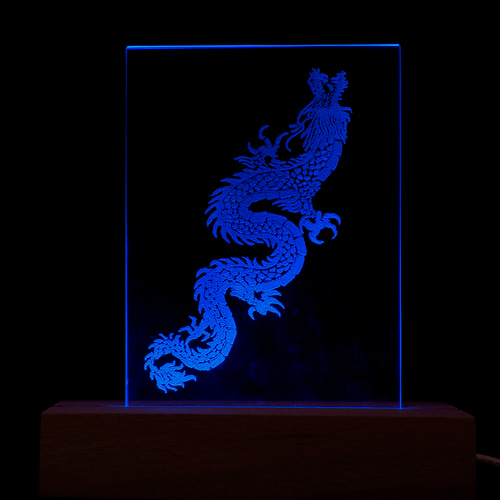 龍と繋がる、昇龍のグラスリッツェンLEDライトで美しく輝きます✨ 彫刻