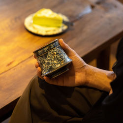 詩瓷集 中国で人気のハンドメイド陶器 景徳鎮手描きの青花磁器 鳳凰紋のコマ型カップ ヴィンテージ風の日用コーヒーカップ 19枚目の画像