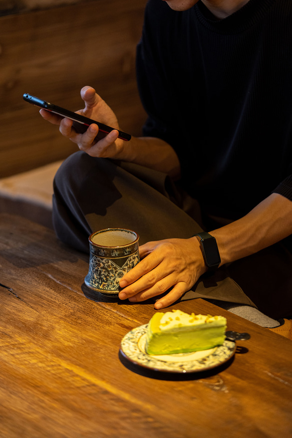 詩瓷集 中国で人気のハンドメイド陶器 景徳鎮手描きの青花磁器 鳳凰紋のコマ型カップ ヴィンテージ風の日用コーヒーカップ 15枚目の画像