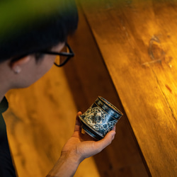 詩瓷集 中国で人気のハンドメイド陶器 景徳鎮手描きの青花磁器 鳳凰紋のコマ型カップ ヴィンテージ風の日用コーヒーカップ 11枚目の画像