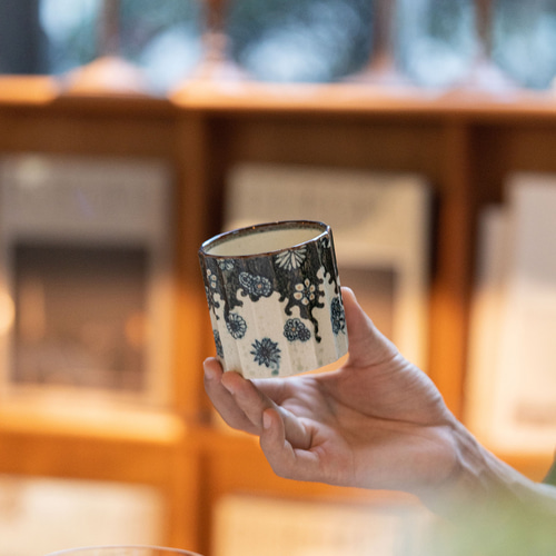 豆青釉青花花鳥紋マクワウリ缶 茶道具 香道具 景徳鎮 陶磁器 装飾品