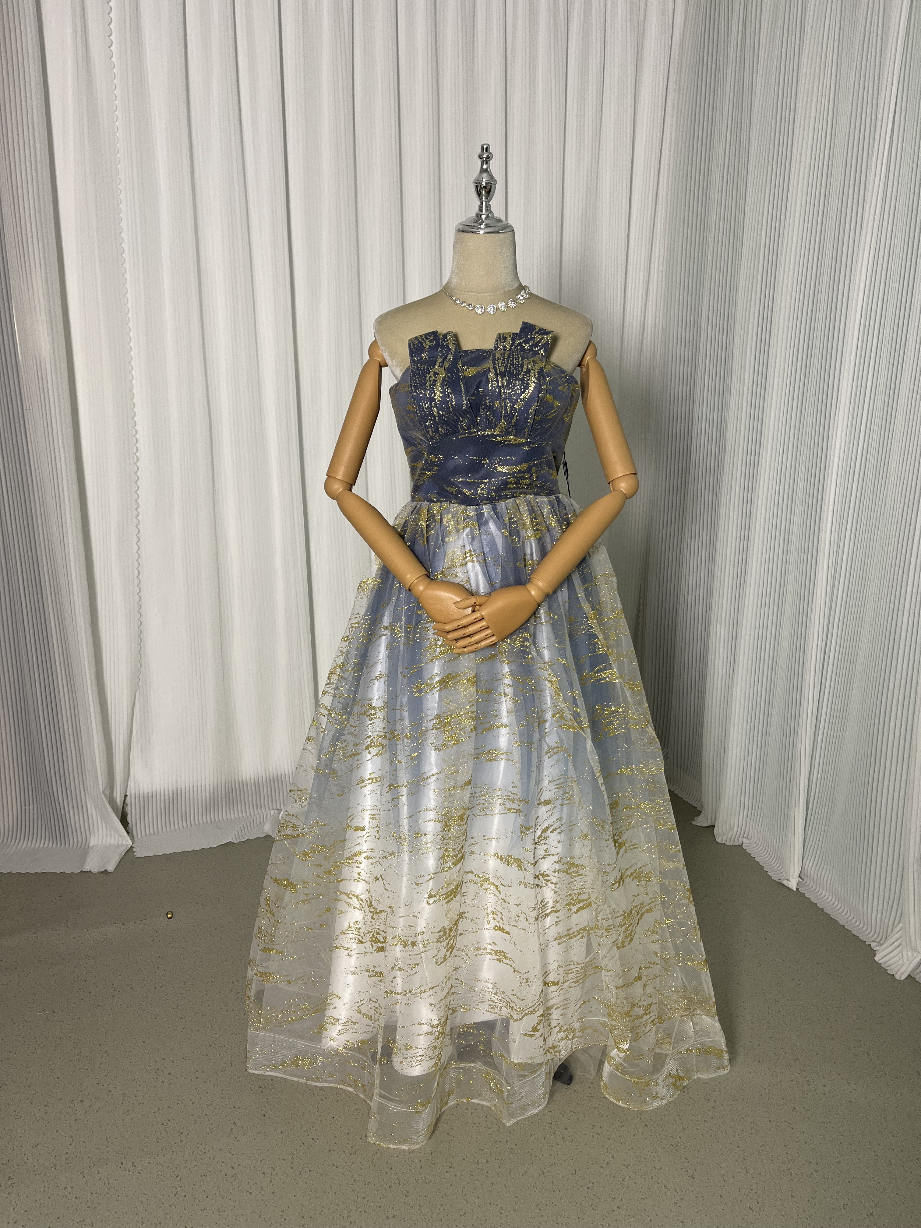 送料無料！高品質！リーフ刺繍 ウエディングドレス オフホワイト マーメイドライン 短トレーン 披露宴/挙式 ロングドレス