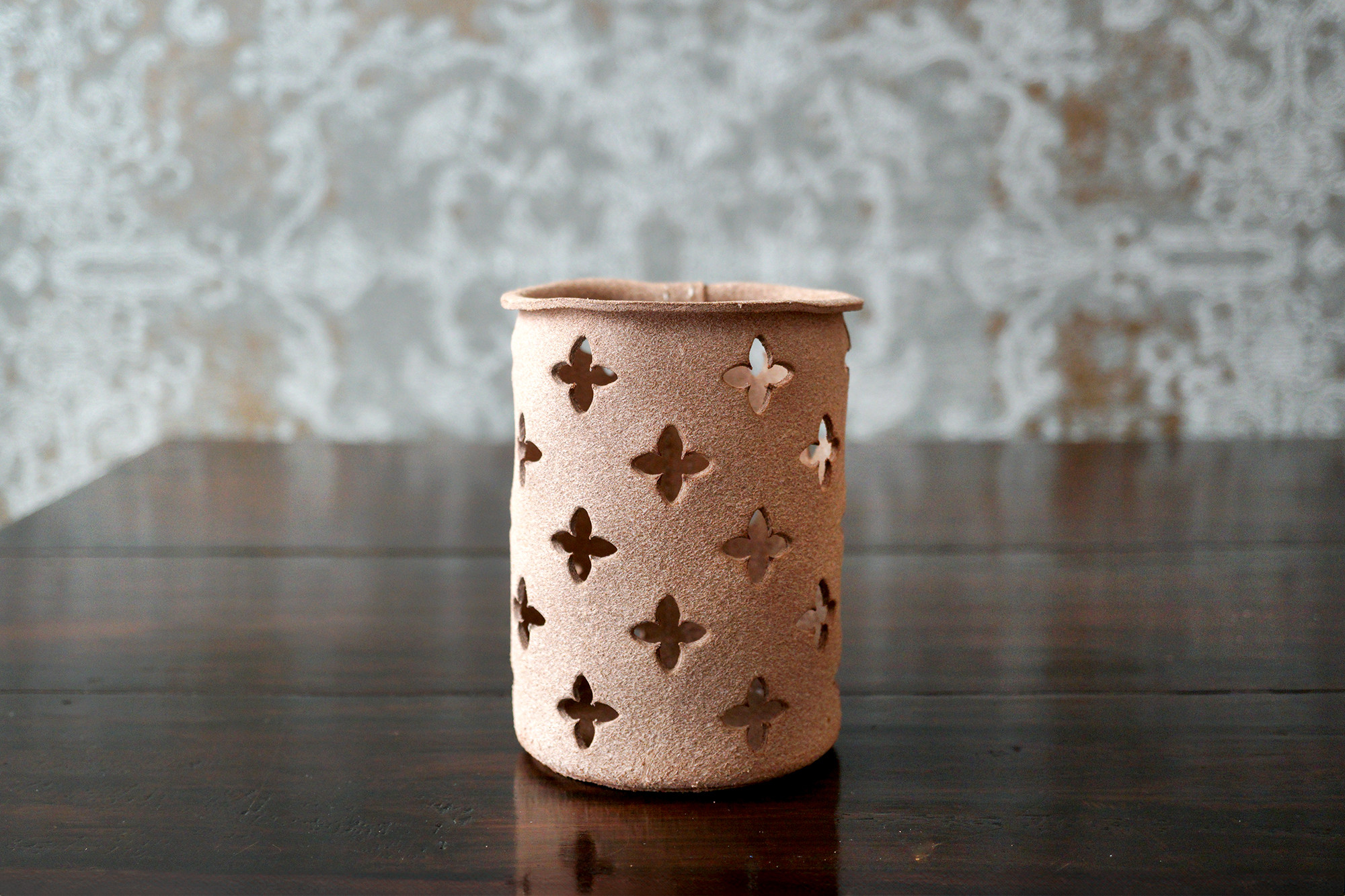 床革ポッタリー・カトルフォイルペンポット／小物入れ、フラワーベース、ペン立て