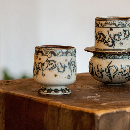 中国古美術✦元代青花磁器蔓草花卉紋壺✦文房具・純手描き・細工・置物・陶芸・花瓶 元・古陶磁器・青花龍紋・如意紋・執壺・酒壺』極細工・東洋彫刻