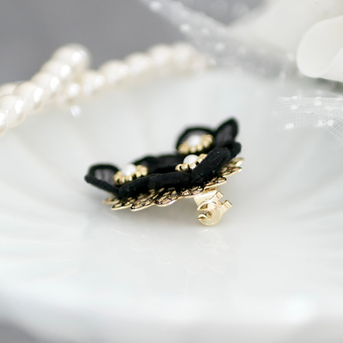 ノンタン様　Foxey お花のブローチ 黒 41834 Brooch 