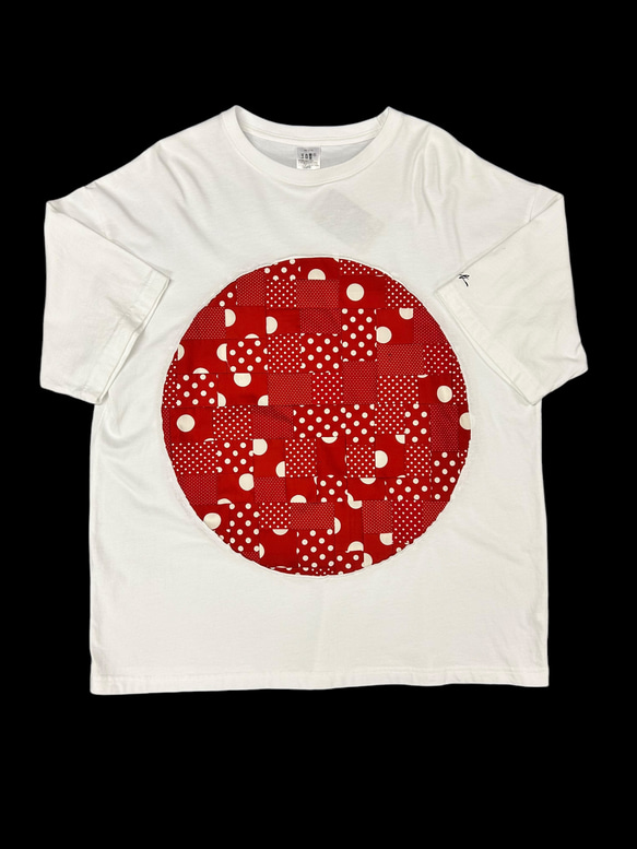 Dot in dot」シリーズ ビッグシルエットTシャツ 白/赤ドット