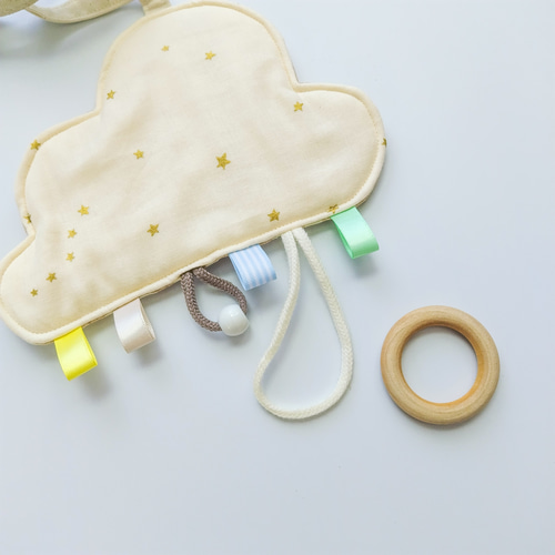 売切れました   071  ふわふわスタイ＆カシャカシャおもちゃ 木製リング付きカシャカシャおもちゃ【cloud☁︎︎】 おもちゃ