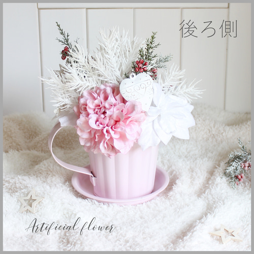 ピンクカップのクリスマスアレンジメント ポインセチア アーティ