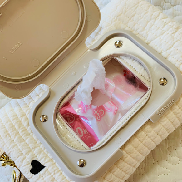 mini heart お尻拭きポーチ　H10.5W17 D5.5 ヌビポーチ　ヌビ　ウェットティッシュケース　ハート刺繍 7枚目の画像