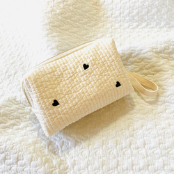 mini heart お尻拭きポーチ　H10.5W17 D5.5 ヌビポーチ　ヌビ　ウェットティッシュケース　ハート刺繍 2枚目の画像