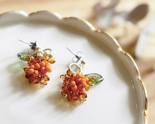 金木犀ピアス/イヤリング ビーズクロッシェ編み 秋色新作 ピアス