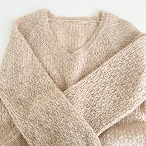 カシミヤ100%☆超柔らか/軽量】Vネックのニットセーター│ゆったり