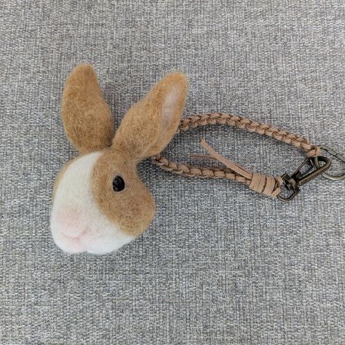 うさぎ 羊毛フェルト ダッチ ライラック ハンドメイド セール】羊毛うさぎ*Sサイズ*耳なめ*ライラック | iichi 日々の