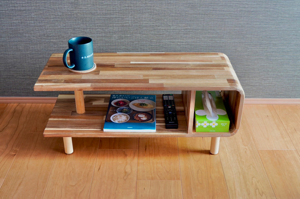 アカシアの美しさが際立つコの字型ローテーブル 2枚目の画像