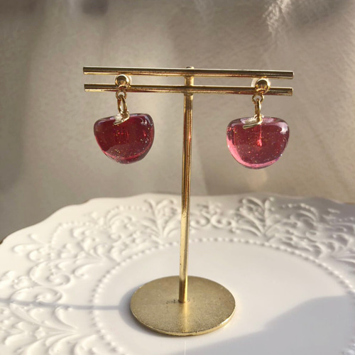 no.730 秋色りんご りんごピアス 深緋色 あか apple レジン