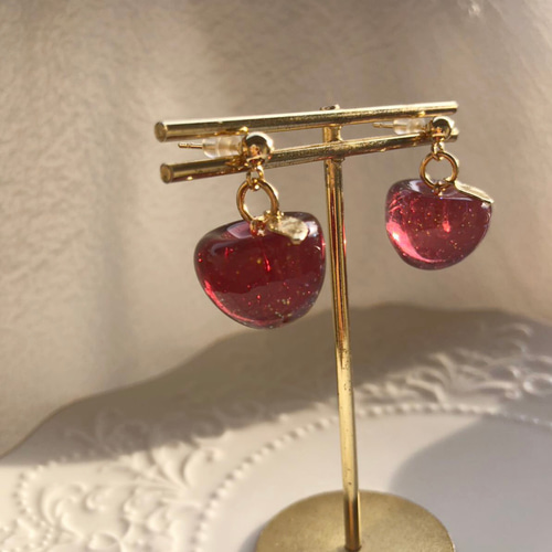 no.730 秋色りんご りんごピアス 深緋色 あか apple レジン 