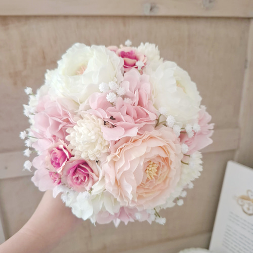 ブートニア付・送料無料】幸せピンクの可愛いラウンドブーケ