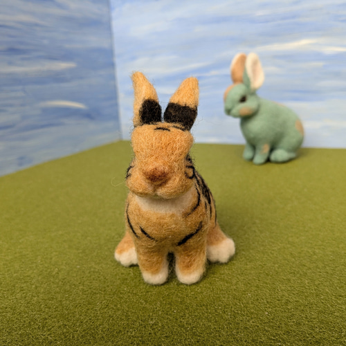 てのりサイズのうさぎさん（虎柄）羊毛フェルト 羊毛フェルト