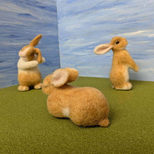 てのりサイズのうさぎさん（香箱座り、眠りうさぎ）羊毛フェルト 羊毛