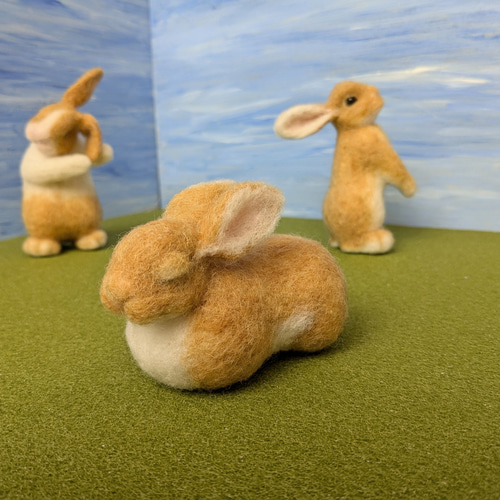 てのりサイズのうさぎさん（香箱座り、眠りうさぎ）羊毛フェルト 羊毛