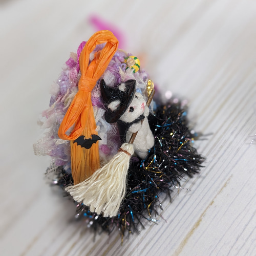 身長2.2cm 魔女っ子ネコのミニリース ＆ どんぐりハウス