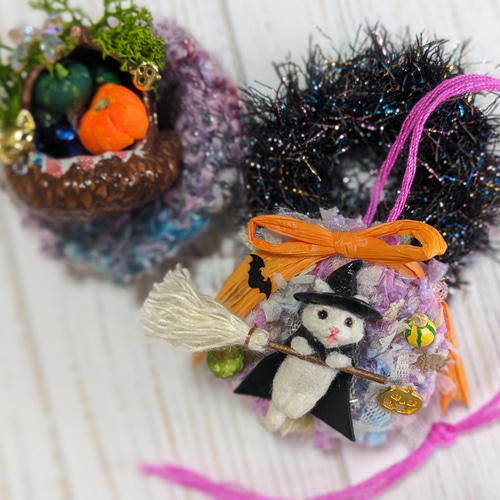 身長2.2cm 魔女っ子ネコのミニリース ＆ どんぐりハウス