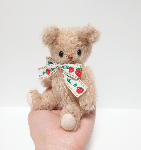 いちごミルク色の小さなテディベア 小さな苺ミルクカラーのテディベア 14cm ぬいぐるみ yukumao 通販