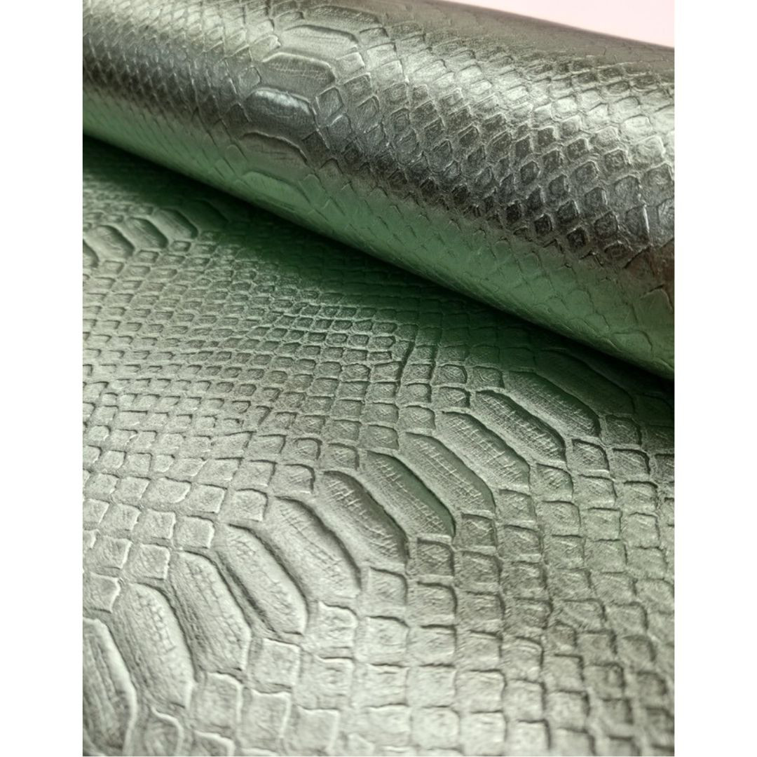 《限定：国産牛革》　型押し箔加工　＃２３(グリーン系)・大きさ：60DS