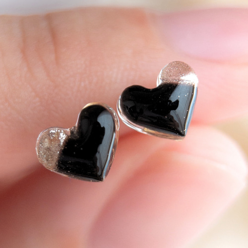 お仕事に 6㎜ 小粒 黒 ピアス イヤリング ハート シンプル 小ぶり