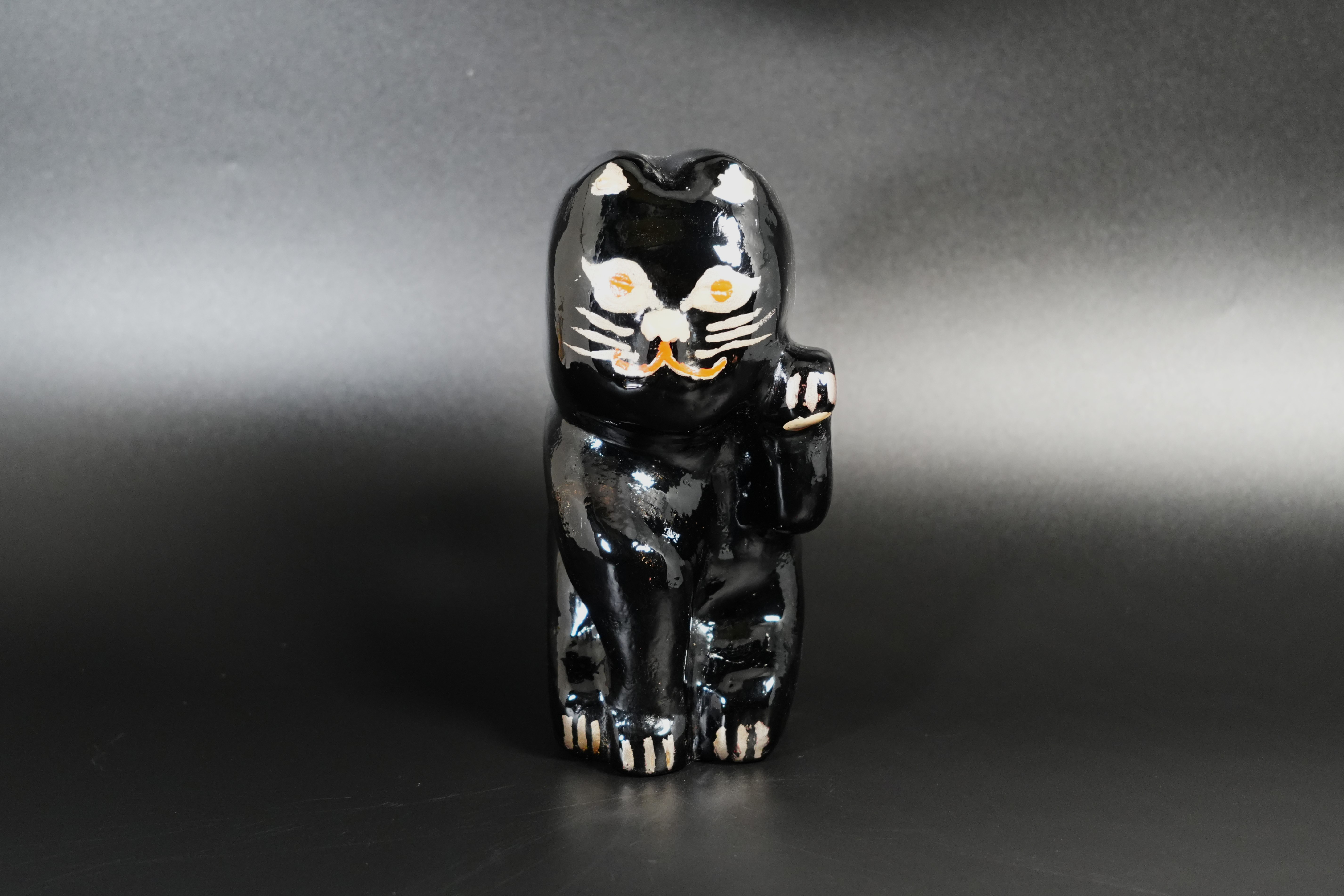 Makie Maneki Neko  (蒔絵　招き猫)