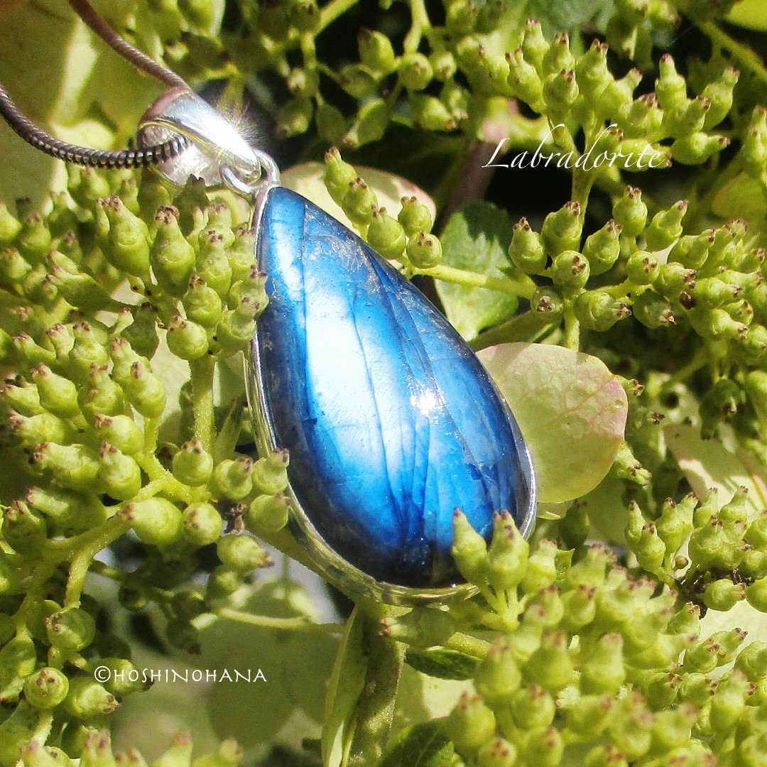 【Sv925】* StoneArt* Mystic Blue・・・ ”ラブラドライトTearDropペンダント”