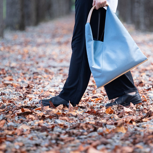 豊岡鞄】軽くてシックな大人バッグ サッと肩に 通勤、お出かけに便利な