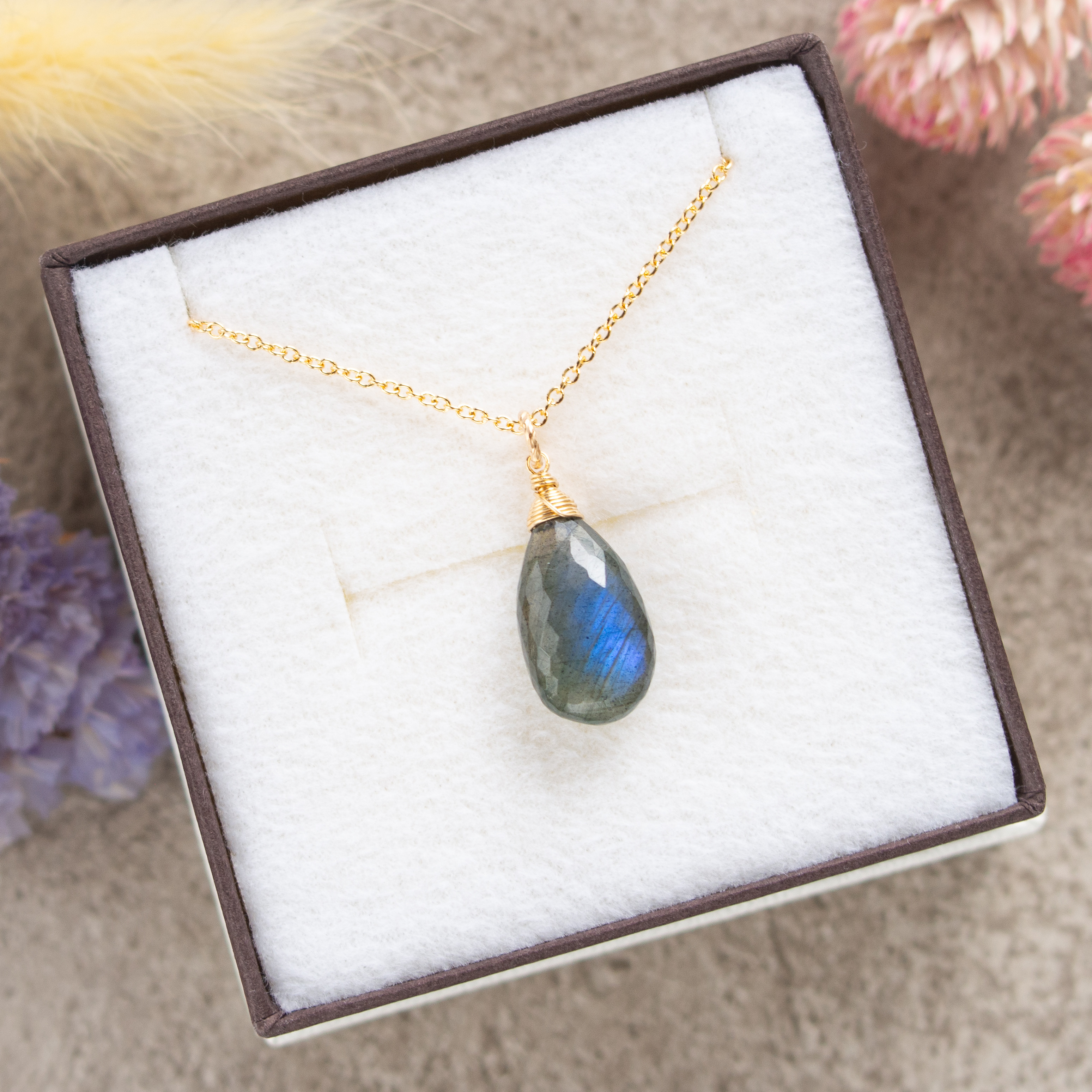 ラブラドライト（ペアシェイプ）のネックレス（14KGF）