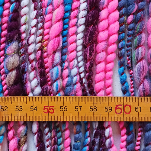 アートヤーン スパイラル 手紡ぎ（品番303） 毛糸 四つ実 通販｜Creema 