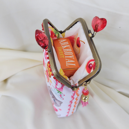 コヤンイサムチョン♡がま口付きキャンディ型バッグ♡ コヤンイサムチョン☆可愛いがま口 便利サイズ ハンドメイド がま口