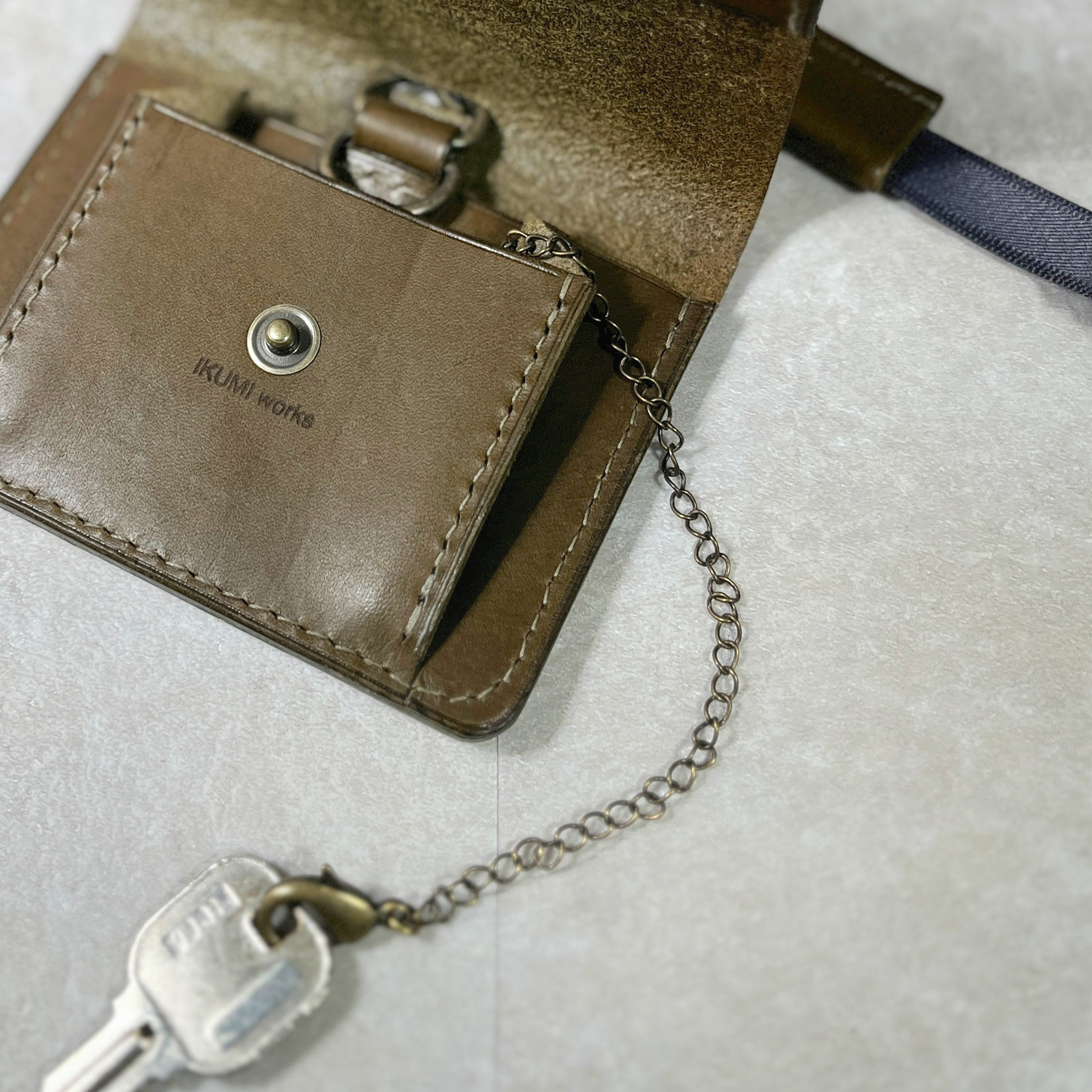 【再販！】鍵が仕舞える★IDパスケース【イタリアンレザー・オリーブ】名入れ無料　IDケース　IDカードホルダー　本革