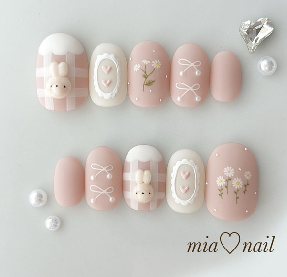 ピンクベージュとチェックの可愛いうさぎネイル ネイルチップ（つけ爪