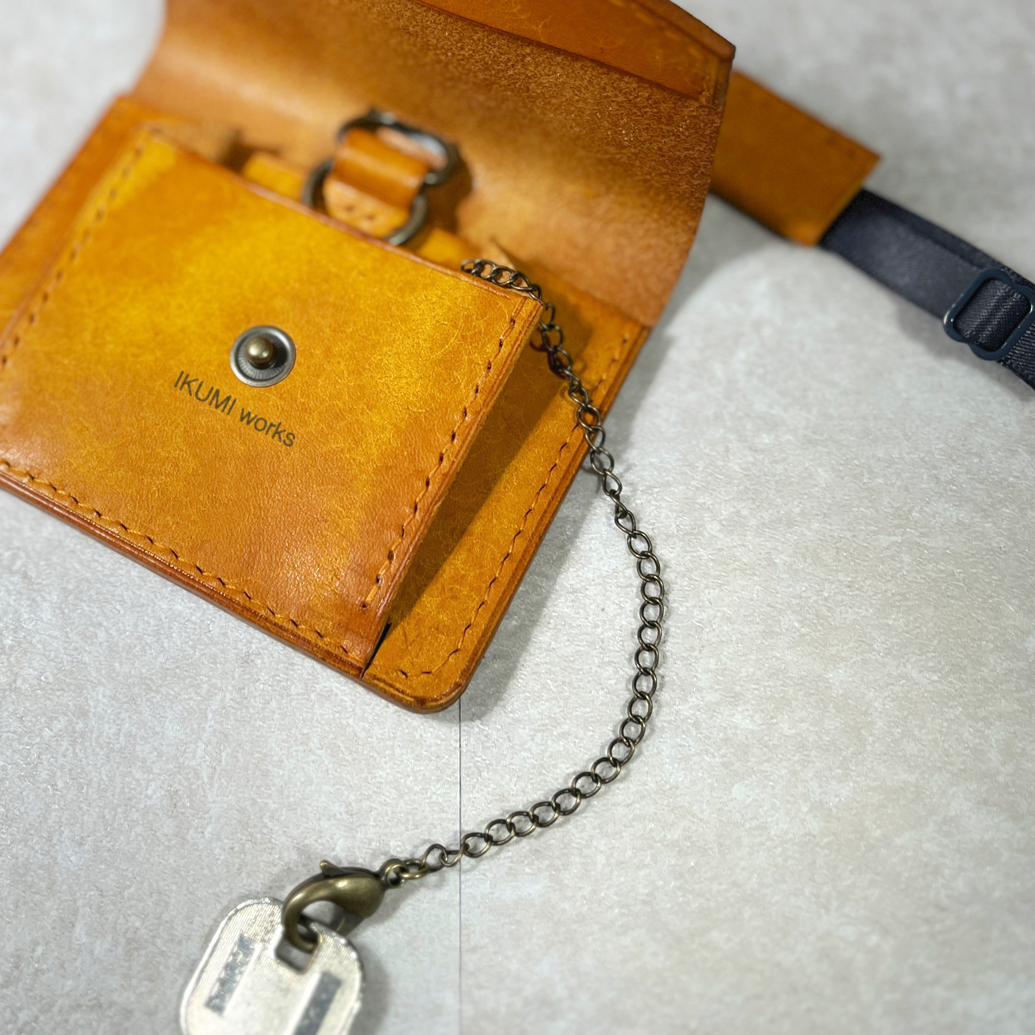 鍵が仕舞える★IDパスケース【高級イタリアンレザー・イエロー】名入れ無料　IDケース　IDカードホルダー　本革