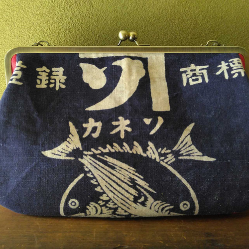 送料無料【前掛けリメイク】がま口 ボストンバッグ (カネソ・花かつを 