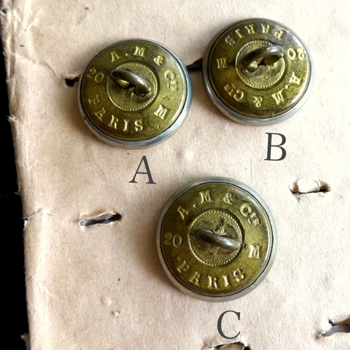 リ*ゴ様 フランスアンティーク　箱入りボタン フランスアンティークドラジェボックス紙箱1927年 22.5×17×3cm
