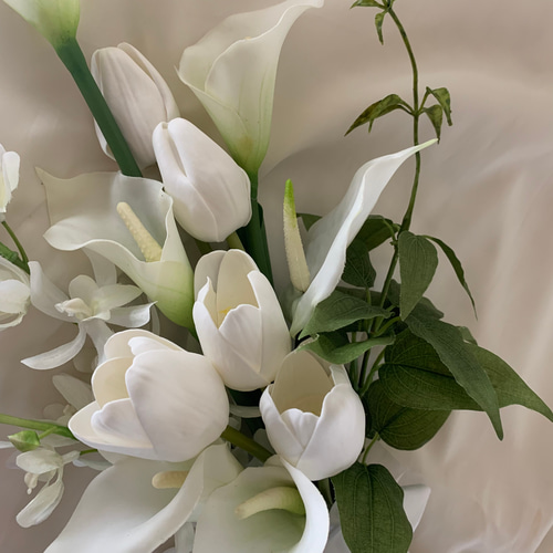 チューリップとカラーのアームブーケ＆ブートニア【アーティフィシャル