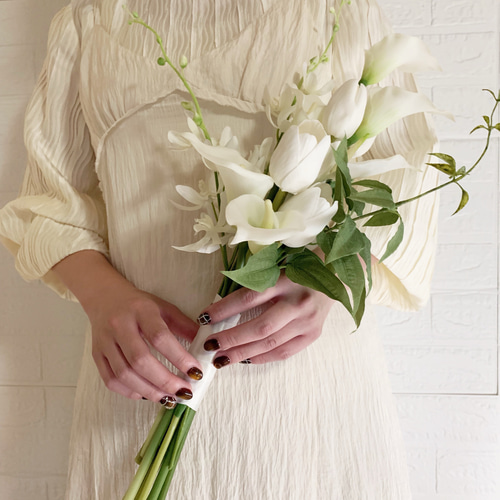 【美品！】ホワイトカラー&チューリップアーティフィシャルブーケ、ブートニアです⭐︎ ffabd1146962e5b5a80bda1ea354c6