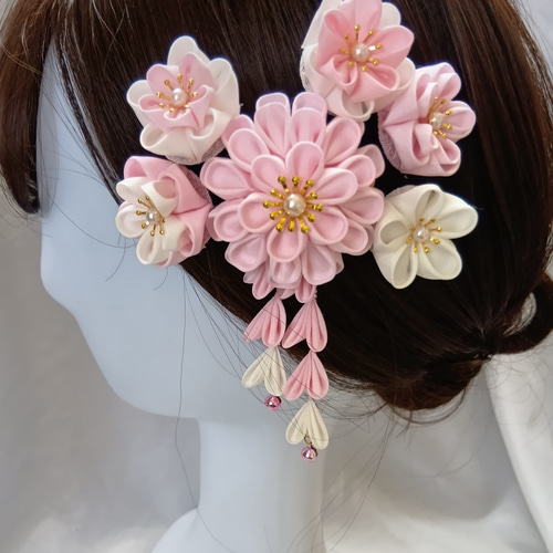 専用画面 ¥2500 つまみ細工髪飾り ピンク系　ハンドメイド 大人かわいい 髪飾り ピンク 白 つまみ細工 ヘアアクセサリー クリップ