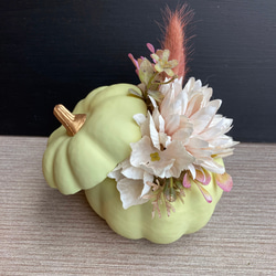 【ハーベストハロウィン】グリーンパンプキンのシャンペトルアレンジメント　受注制作 3枚目の画像
