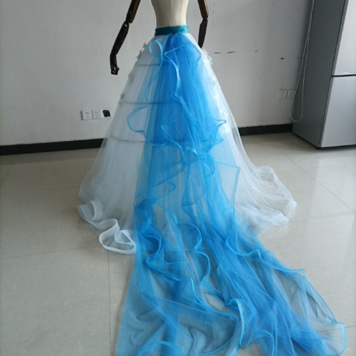 オーバースカート ブルー キラキラ光る刺繍 ベルト 華やかなトレーン  